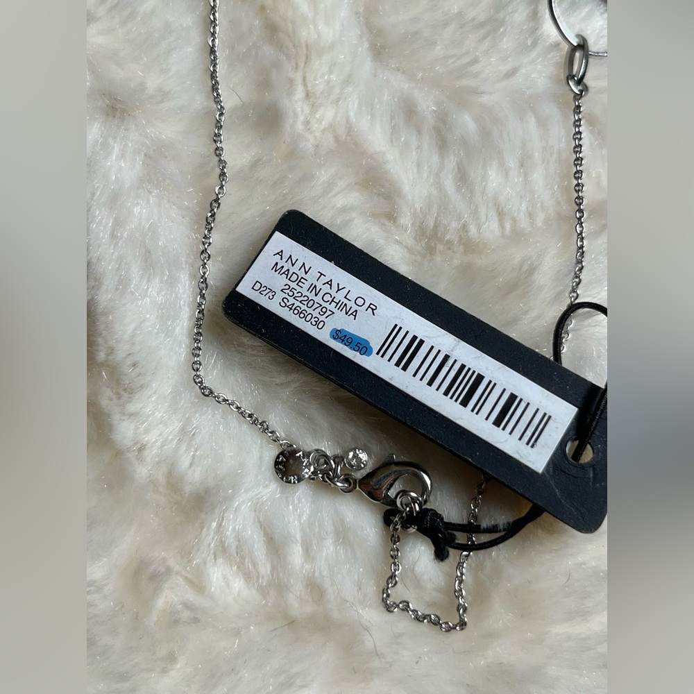 Ann Taylor silver tone chain & rhinestone necklace NWT - Picture 3 of 3